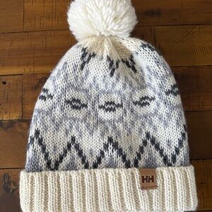 HELLY HANSEON Womens Winter Knit Hat Beanie Pom Chunky Knit Gray Aztec Southwest